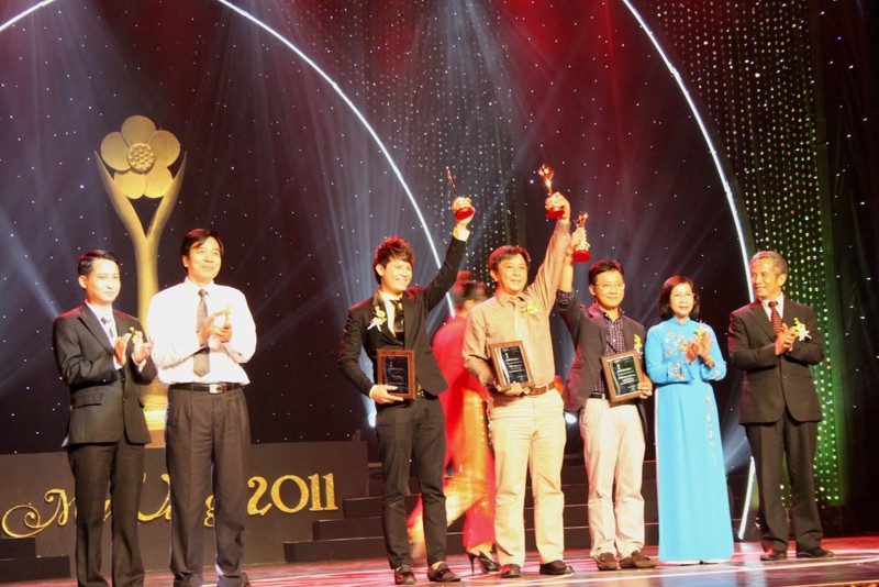 Bốn hạng mục thuộc thể loại sáng tác đoạt giải Mai vàng 2011: Ca khúc Căn phòng của tác giả Bảo Lê, vở diễn sân khấu Quyền lực của tình yêu (Sân khấu Idecaf), bộ phim Một thời ta đuổi bóng (Đài Truyền hình TPHCM hợp tác với Công ty Sóng Vàng sản xuất), chương trình truyền hình Ngôi nhà mơ ước (Đài Truyền hình TPHCM).