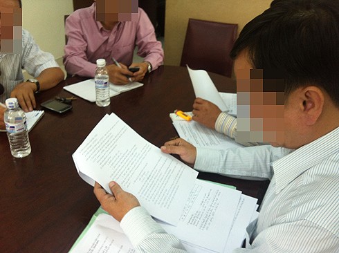 Đại diện thanh tra Sở Y tế trong cuộc họp sáng nay về vụ việc. Ảnh: Thiên Chương.