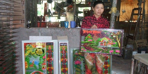 Độc Đáo Làng Nghề Vẽ Tranh Trên Kính | Báo Pháp Luật Việt Nam Điện Tử