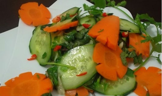 Cách làm nộm giò lụa dưa chuột giải ngấy sau Tết