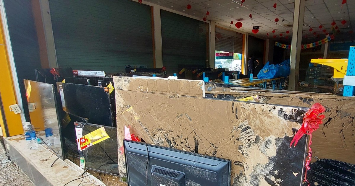 Điều tra vụ mất 130 điện thoại tại Điện máy Xanh trong đêm mưa lũ