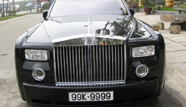 Tỷ phú Ấn Độ tậu xe RollsRoyce Phantom mạ vàng làm taxi