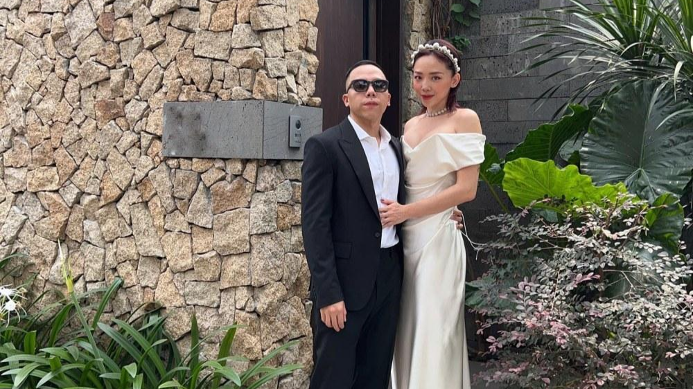 Tóc Tiên - Hoàng Touliver tung ảnh cưới kỉ niệm 2 năm ngày kết hôn