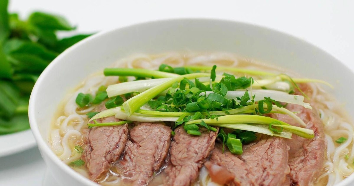 Phở Việt Nam có gì đặc biệt để luôn “lọt top” những món ăn ngon nhất thế giới?