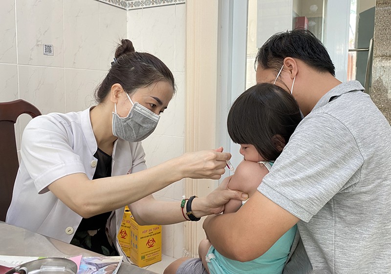 TP HCM nguy cơ thiếu hụt vaccine tiêm chủng mở rộng | Báo Pháp luật Việt  Nam điện tử