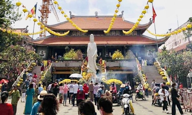 Lễ chùa đầu năm nét đẹp văn hóa của người Việt