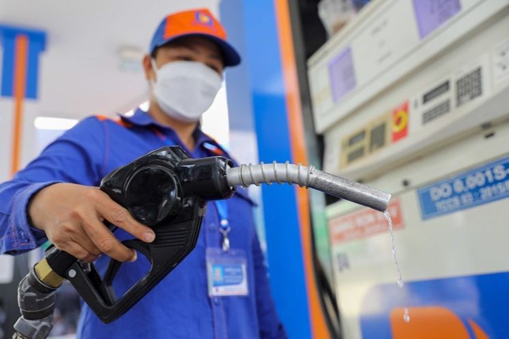 Giá xăng chiều nay được dự báo tăng nhẹ | Báo Pháp luật Việt Nam điện tử