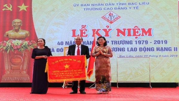 Trường Cao đẳng Y tế Bạc Liêu kỷ niệm 40 năm thành lập và đón Huân chương  Lao động hạng Nhì | Báo Pháp luật Việt Nam điện tử