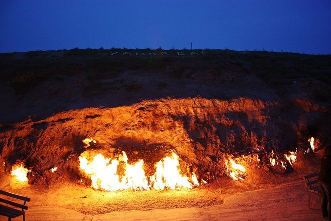 Vùng đất thiêng có ngọn lửa vẫn cháy từ hàng nghìn năm trước | Báo Pháp  luật Việt Nam điện tử