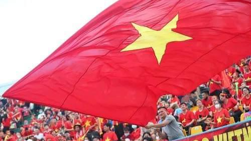 Cờ Tổ quốc là biểu tượng trường tồn của sự độc lập và sức mạnh của dân tộc Việt Nam. Năm 2024, cờ Tổ quốc sẽ được nâng cao giá trị và ý nghĩa hơn bao giờ hết trong quá trình xây dựng và phát triển đất nước. Hãy ngắm nhìn bức hình này và cảm nhận sự uy nghi và vinh quang của lá cờ đỏ sao vàng.
