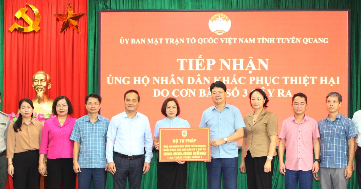 Thứ trưởng Bộ Tư pháp Nguyễn Thanh Tịnh thăm động viên đồng bào tỉnh Tuyên Quang