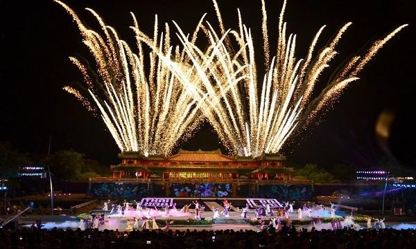 Hãy đón xem những bức ảnh tuyệt đẹp về Festival Huế nổi tiếng. Đây là một sự kiện tuyệt vời để khám phá văn hóa của Việt Nam, với những hoạt động văn hóa độc đáo, lễ hội truyền thống và các màn biểu diễn đặc sắc.