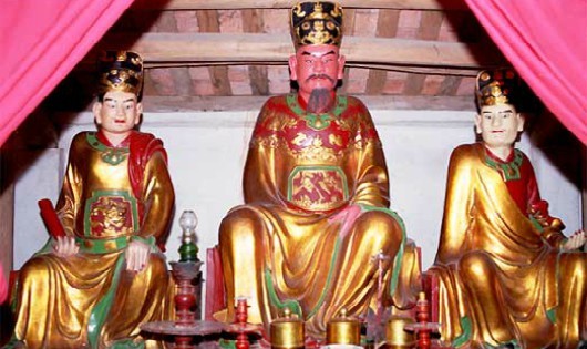 bàn thờ Phật ở chùa