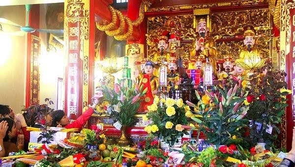 Đi lễ Phủ Tây Hồ, khấn sao cho đúng? | Báo Pháp luật Việt Nam điện tử