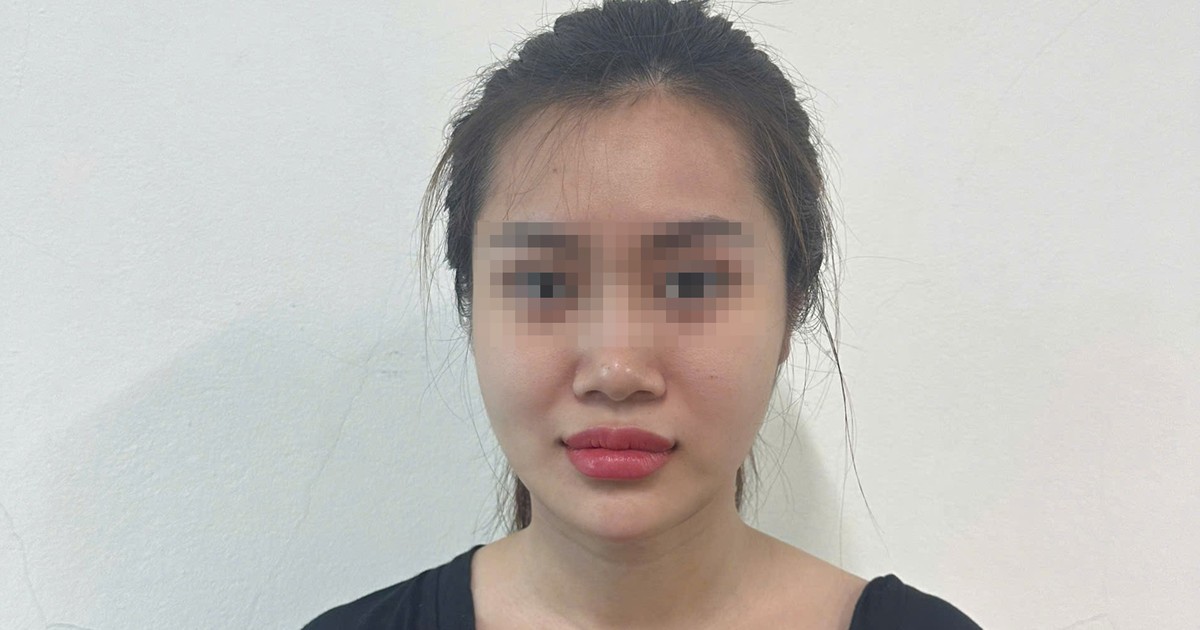 'Nữ quái' bán ma túy dùng cho thuốc lá điện tử ra đầu thú