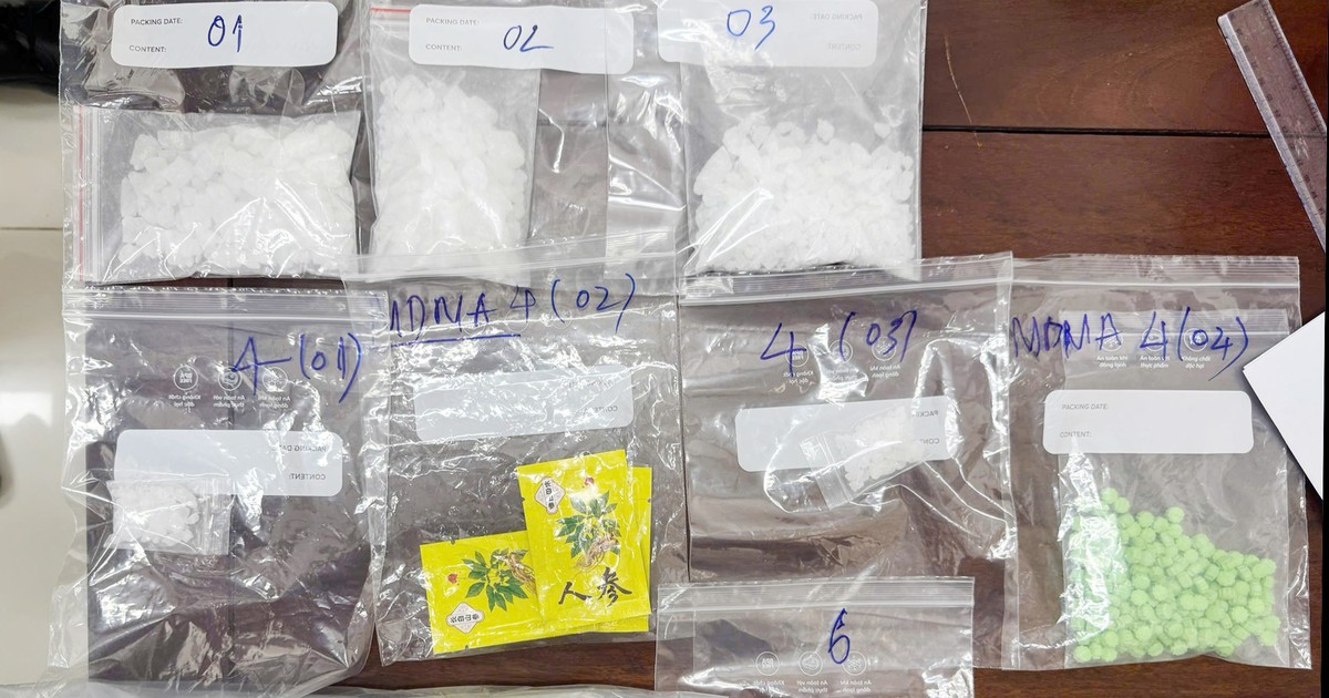 Hải quan Mộc Bài bắt giữ gần 2kg ma túy giấu trong ba lô hành lý