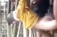 Hình ảnh cháu bé bị treo ngược và dùng roi đánh. Ảnh: cắt từ Clip