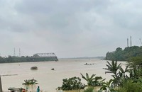 Yêu cầu huy động mọi lực lượng, phương tiện cứu nạn nhân vụ sập cầu Phong Châu