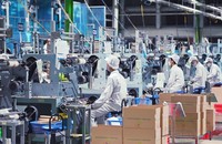 Dây chuyền sản xuất sản phẩm sinh học tự phân hủy hoàn toàn tại nhà máy số 6 Công ty An Phát Bioplastic (thành viên của An Phat Holdings), Nam Sách, Hải Dương. (Ảnh: Tuấn Anh/TTXVN)