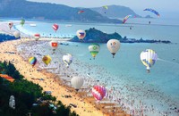 Lễ hội khinh khí cầu tại Cửa Lò, Nghệ An, Nguồn: Trung tâm Xúc tiến Đầu tư Thương mại và Du lịch tỉnh Nghệ An.