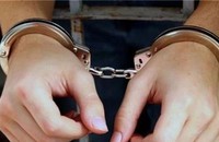 Bắt tạm giam đối tượng dùng rựa chém bố bạn
