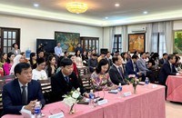 Các đại biểu dự buổi làm việc, gặp mặt tại Đại sứ quán. (Ảnh: T.C)