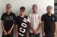 Rủ nhau ra phố ném chai bia, cầm dao tìm đối thủ, 4 thiếu niên bị khởi tố
