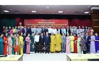 Chủ tịch Quốc hội Trần Thanh Mẫn gặp gỡ đại diện cộng đồng người Việt Nam tại Lào