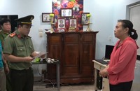 CQ ANĐT tống đạt các Quyết định và Lệnh đối với Nguyễn Thị Hường.