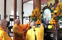 Dâng hương tưởng niệm Tổng Bí thư Nguyễn Phú Trọng.