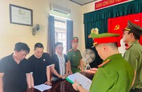 Cơ quan điều tra Công an thi hành lệnh bắt 3 đối tượng có hành vi sử dụng con dấu hoặc tài liệu giả của cơ quan, tổ chức.