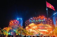 Chương trình nghệ thuật chính luận “Vĩ tuyến 17 - Khát vọng hòa bình” tại Kỳ đài bờ bắc sông Bến Hải - cầu Hiền Lương.