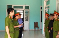 Công an huyện Phú Lộc thực hiện lệnh giữ người trong trường hợp khẩn cấp đối với Lê Viết Hoàng Hiếu.