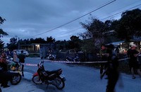 Các cơ quan chức năng vẫn đang khám nghiệm hiện trường, thu thập chứng cứ điều tra nguyên nhân vụ việc.