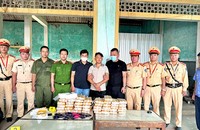 Công an Quảng Bình bắt thành công 2 đối tượng "thủ” súng, vận chuyển 26 kg ma túy từ Lào về Việt Nam.