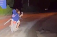 Vụ rủ nhau ra phố ném chai bia, cầm dao tìm đối thủ: Thêm đối tượng bị bắt
