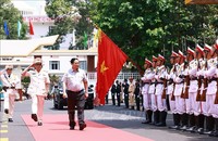 Thủ tướng Phạm Minh Chính đến thăm cán bộ, chiến sĩ Công an tỉnh Đắk Lắk. Ảnh: Dương Giang/TTXVN