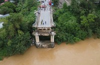 Cầu Phong Châu bị sập sáng nay (9/9)