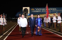 Uỷ viên Bộ Chính trị, Thường trực Ban Bí thư Đảng Cộng sản Cuba Roberto Morales Ojeda đón Tổng Bí thư, Chủ tịch nước Tô Lâm và Phu nhân tại sân bay quốc tế José Martí, thủ đô La Habana. Ảnh: Lâm Khánh/TTXVN