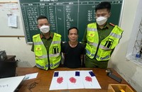 Đối tượng Vi Văn Xuyên bị bắt cùng tang vật.