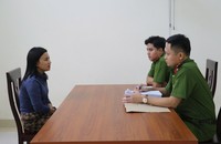 Nguyễn Thị Thoan tại cơ quan công an.