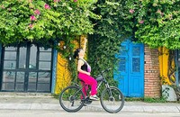 Đạp xe ở Hồ Tây đã trở thành thói quen lành mạnh của nhiều người dân Thủ đô. (Nguồn: Nụ Lương)