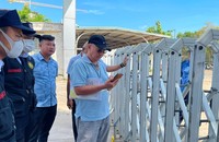 Bên mua CP trong một lần đến tiếp quản Cty Tân Tân nhưng bị ngăn cản không cho thực hiện quyền theo luật định và bản án đã tuyên. (Ảnh: Phước Huỳnh)