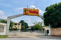 Cổng vào Cty Tân Tân.