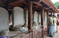 Bia tiến sĩ ở Văn Miếu - Hà Nội . (Ảnh: TTXVN)