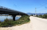 Cầu Tam Giang thi công từ 2017 đến nay vẫn chưa hoàn thành. (Ảnh: Công Huy)