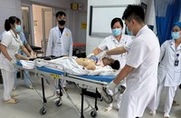 Trần Tuấn Anh được đưa vào bệnh viện cấp cứu với tình trạng nguy kịch.