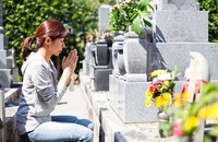 Ở Nhật Bản, chữ hiếu bao gồm cả sự tôn trọng đối với tổ tiên và duy trì các phong tục truyền thống. (Ảnh: Nippon.com)