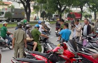 Cơ quan Công an đưa chủ Mái ấm Hoa Hồng và những người liên quan về trụ sở để lấy lời khai. Ảnh CAND