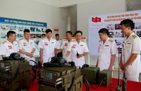 Các đại biểu tham quan máy móc trưng bày tại Đại hội TĐQT của LĐTT 602. (Ảnh trong bài: Lam Hạnh)